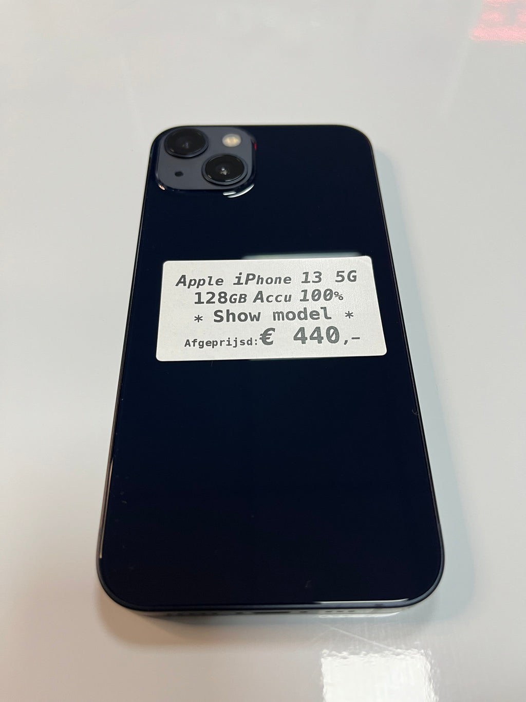 Apple iPhone 13 (Show model)