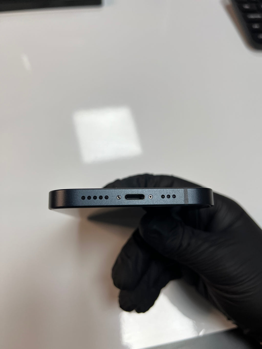 Apple iPhone 13 (Show model)